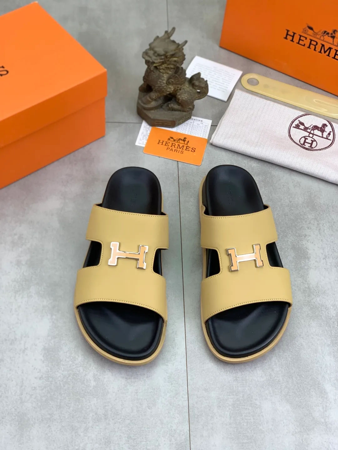 Men's shoes 💰P440 New [HERMES] high-end quality new Hermès slippers, made of imported calfskin, wear-resistant and non-slip rubber outsole. Fashionable and elegant code number: 39-44 (38 45 46 customized)